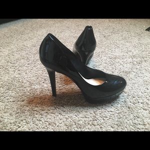 4 inch black Gianni Bini heels
